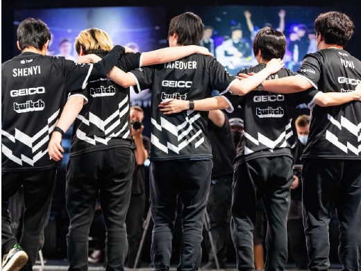 开云平台-TSM碾压FNC，ShowMaker打出惊人五杀顶尖较量八强赛，锁定晋级资格