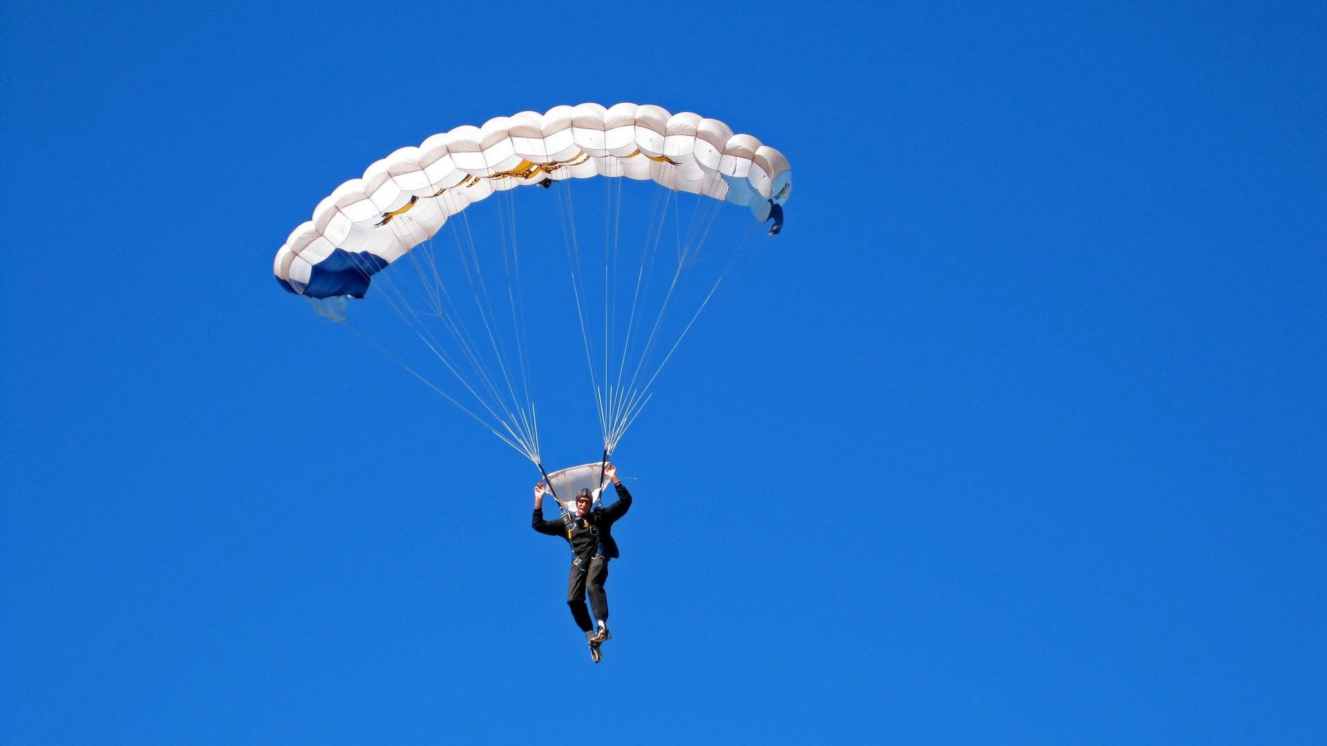 从绿茵场到赛道,当接管比赛成为全球体育的通用语言