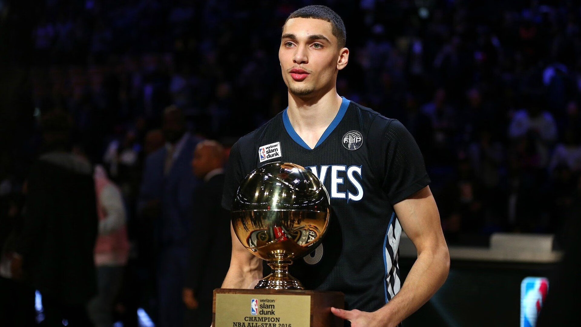 街道狂飙与绝杀逆转,当F1引擎轰鸣遇见篮球终场哨响